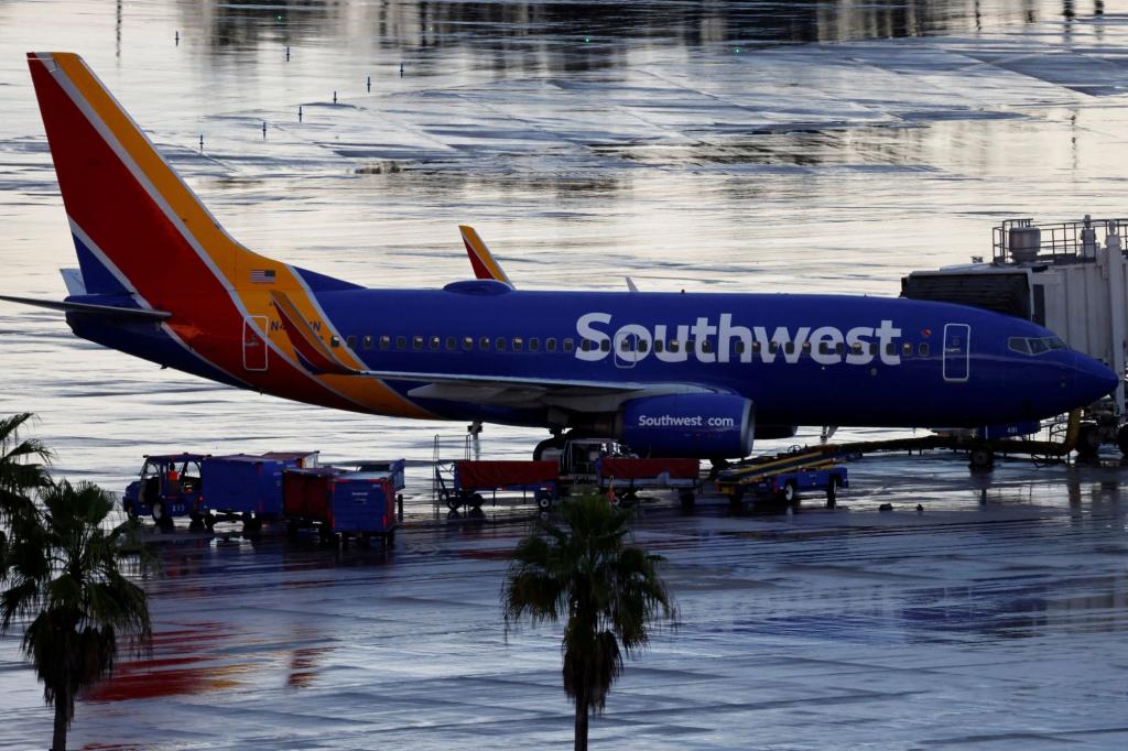 Texas Southwest Airlines flight going to Indianapolis struck by bullet at Dallas Love Field